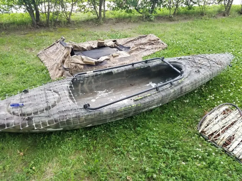 Kayak blind door frame